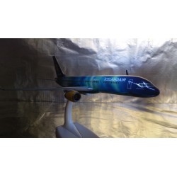 * Herpa Wings Snapfit 610735  Icelandair Boeing 757-200 "Hekla Aurora"