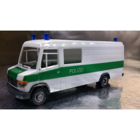 * Herpa Cars 047746  Mercedes-Benz Vario "Dusseldorf police department"