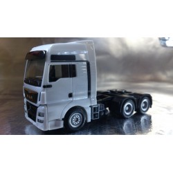 * Herpa Trucks 305082  MAN TGX XXL Euro 6 6x4 rigid tractor