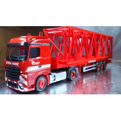 * Herpa Trucks 304764  MB Actros Streamspace flatbed semitrailer with grider mast parts for Liebherr LR1600/2 "Riga Mainz"