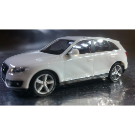 * Herpa Cars 024044-002  Audi Q5®, pure white