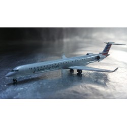 * Herpa Wings 528856  American Eagle Bombardier CRJ-900