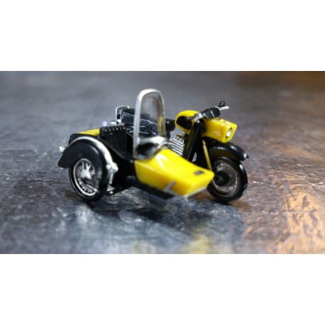 * Herpa 053433-003  MZ 25 with matching sidecar, yellow/black