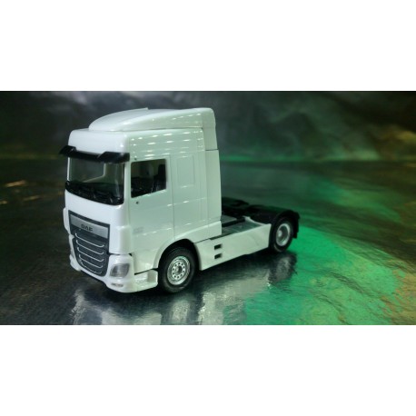 * Herpa Trucks 305884-002  DAF XF Euro 6 SC rigid tractor, white