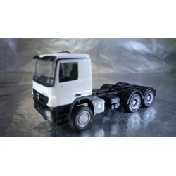 * Herpa Trucks 158299-004  Mercedes-Benz Actros M 08all-wheel rigrid tractor 3axles, white