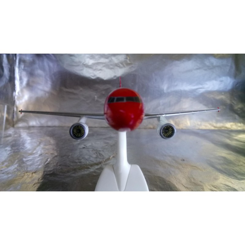 Herpa modèle Snap-Fit Avion Edelweiss Air Airbus A320 – Nouvelle livrée, Miniature à l'échelle 1:200, pièce de Collection, modèle avec Socle, Plastique