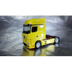 * Herpa Trucks 159173-006  Mercedes-Benz Actros Gigaspace rigid tractor, traffic yellow