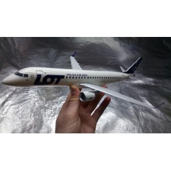 * Herpa Wings Snapfit 610605  LOT - Polish Airlines Embraer E195