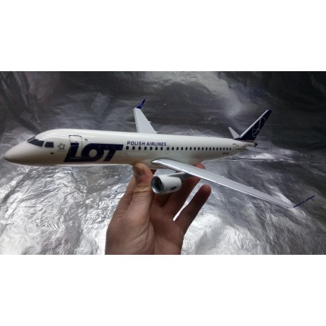 * Herpa Wings Snapfit 610605  LOT - Polish Airlines Embraer E195