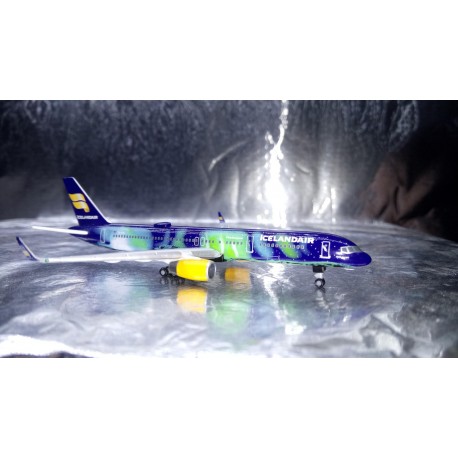 * Herpa Wings 529129  Icelandair Boeing 757-200 "Hekla Aurora"