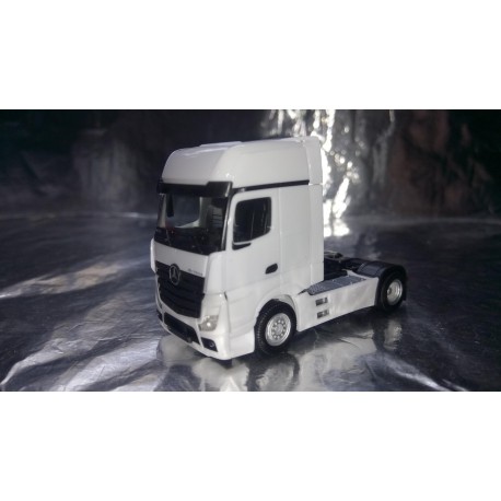 * Herpa Trucks 309202  Mercedes-Benz Actros Gigaspace, white