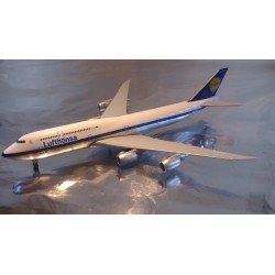 * Herpa Wings 527743  Lufthansa Boeing 747-8 Intercontinental "Retro"