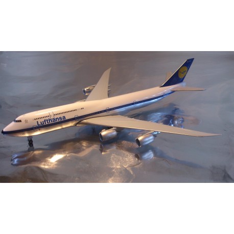 * Herpa Wings 527743  Lufthansa Boeing 747-8 Intercontinental "Retro"