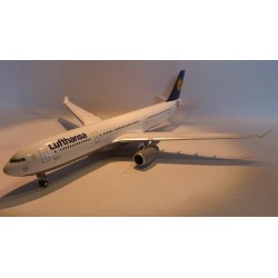 * Herpa Wings 556583  Lufthansa Airbus A330-300 "Landshut"