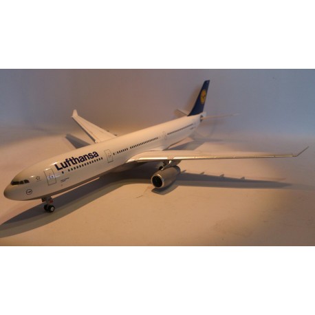 * Herpa Wings 556583  Lufthansa Airbus A330-300 "Landshut"